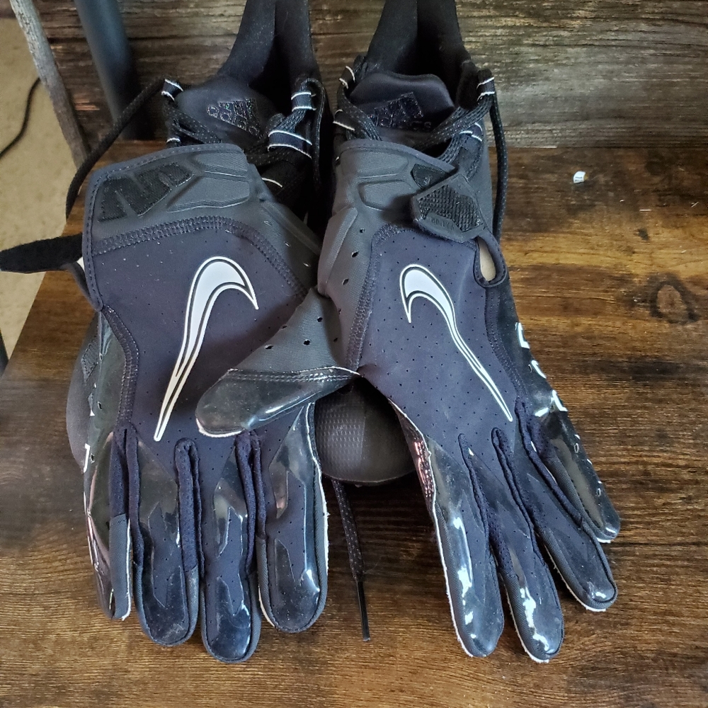 XL Nike football gloves